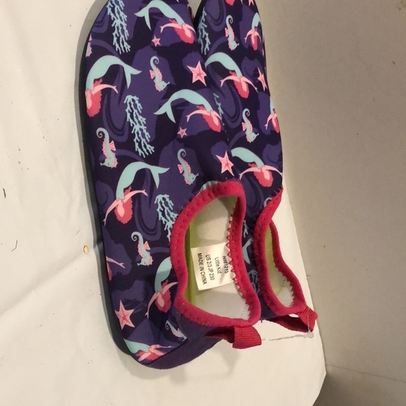 NWOT HIITAVE Mermaid Girls Water Beach Pool Shoes 2/3 - Picture 3 of 5